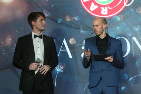 ONA ali ON 24 FOTO LJUBO VUKELIČ